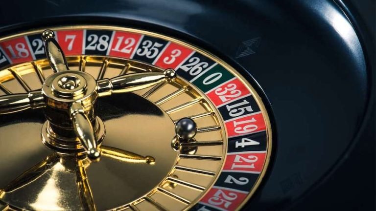 pilarplay login Prize Table interface on mobile device showing bet controls and live dealer feed